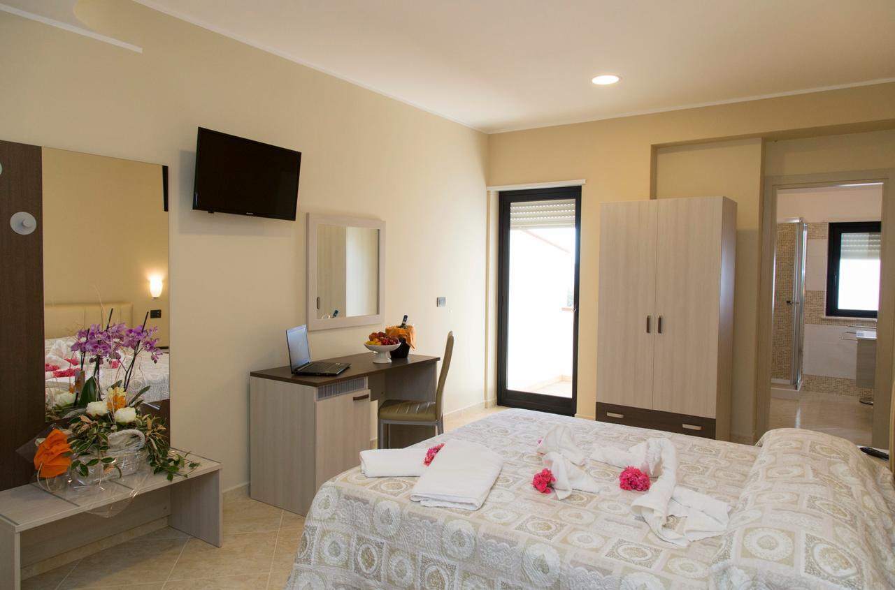 Hotel La Campagnola Капо-Ватикано Екстер'єр фото
